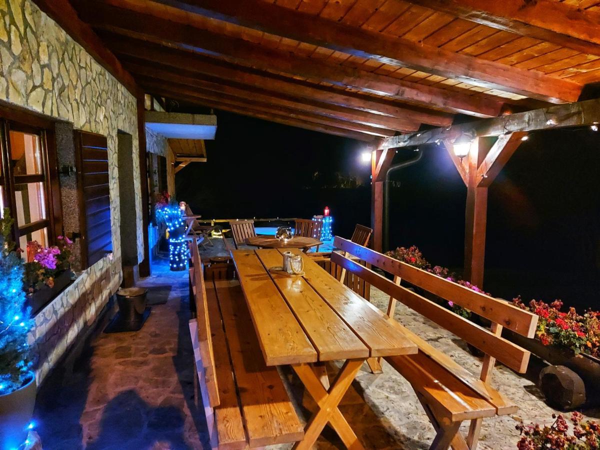 Peter'S Pine Cottage Korenica Dış mekan fotoğraf