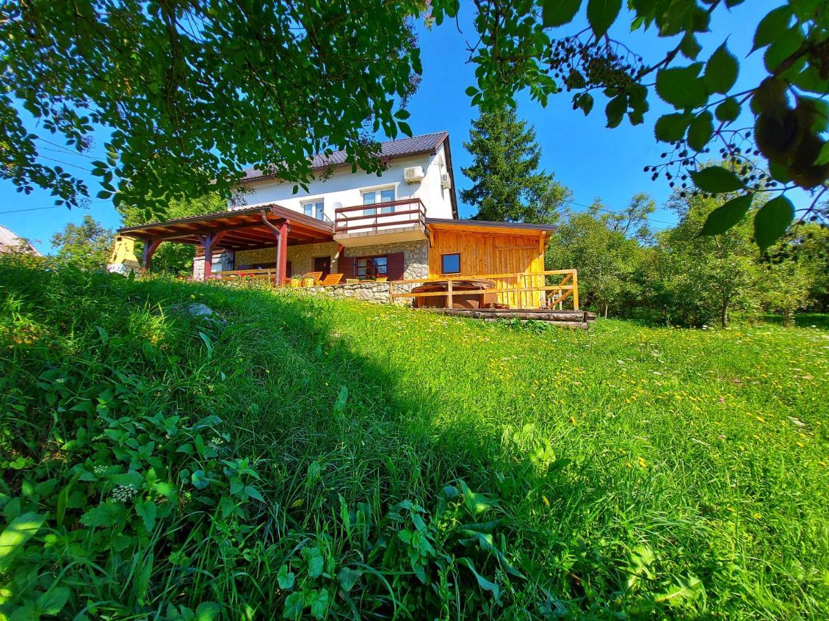 Peter'S Pine Cottage Korenica Dış mekan fotoğraf