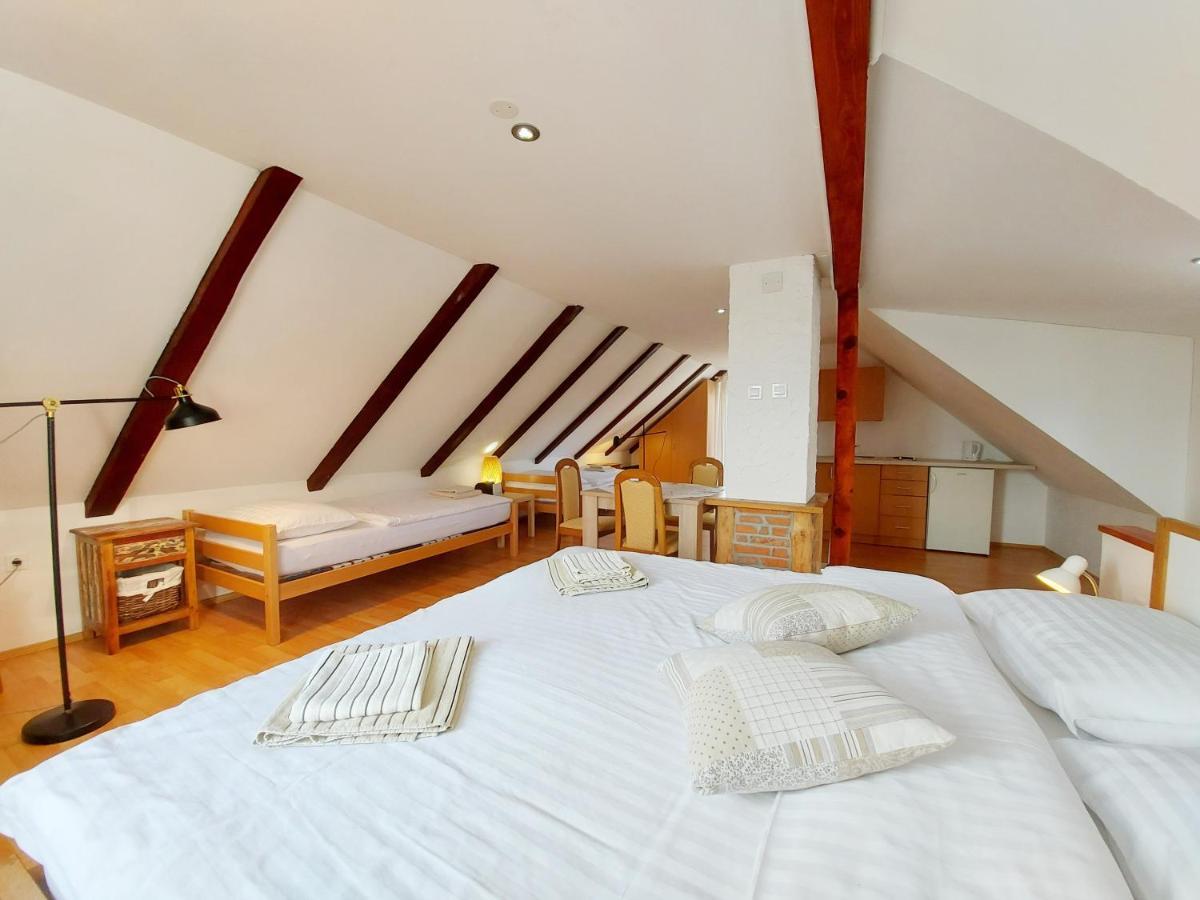 Peter'S Pine Cottage Korenica Dış mekan fotoğraf
