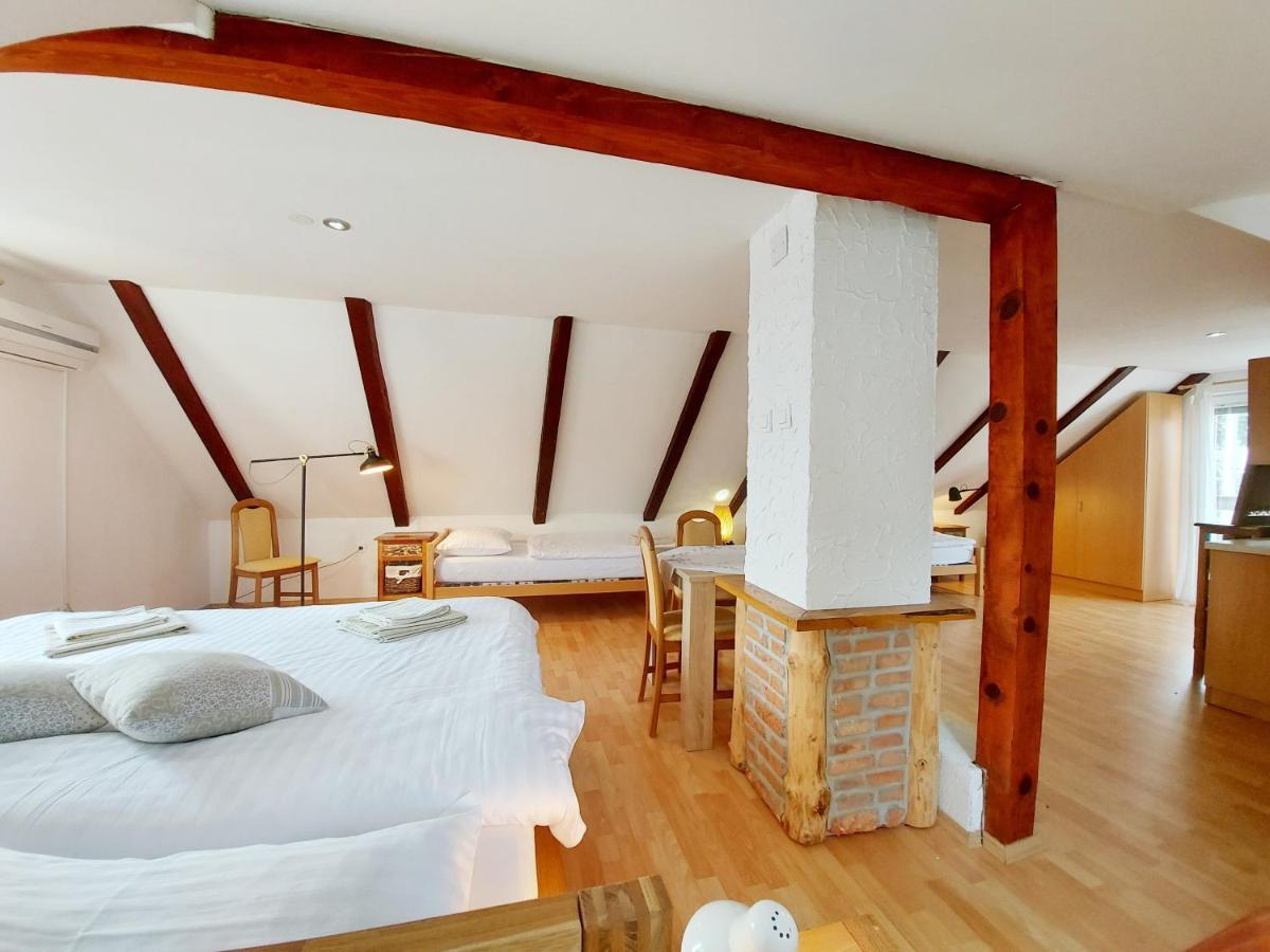 Peter'S Pine Cottage Korenica Dış mekan fotoğraf